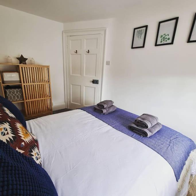 Eldon Row - Stylish Character Apartments - Central Location 1 & 2 Bed Available Dolgellau Exterior photo