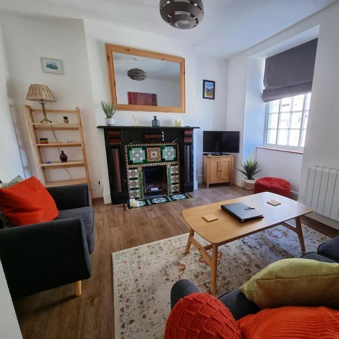 Eldon Row - Stylish Character Apartments - Central Location 1 & 2 Bed Available Dolgellau Exterior photo