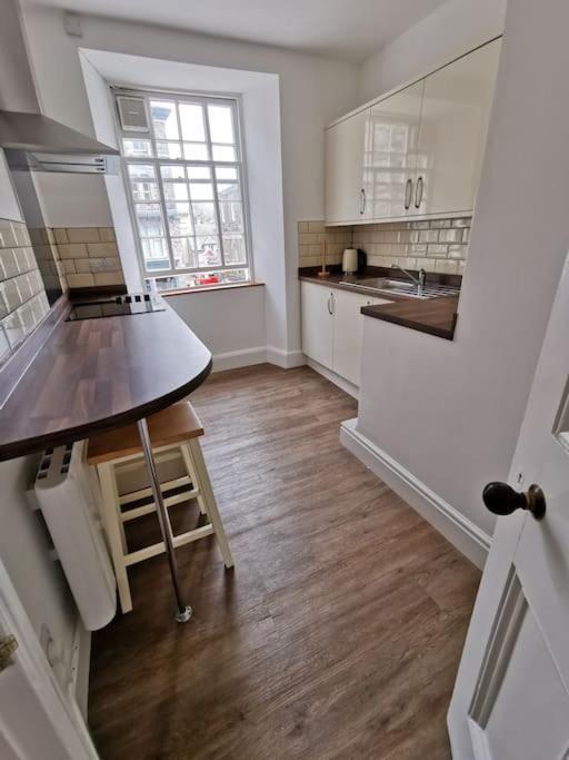 Eldon Row - Stylish Character Apartments - Central Location 1 & 2 Bed Available Dolgellau Exterior photo